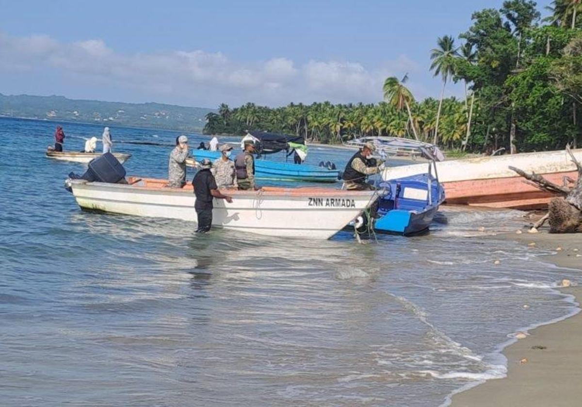 El barco apareció a diez millas de la costa norte del país caribeño.