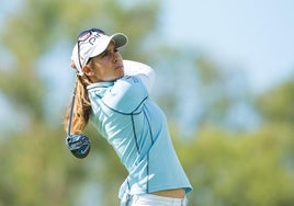 Azahara Muñóz durante un torneo de golf.