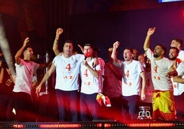 Rodrigo Hernández y Álvaro Morata, durante la celebración de la victoria en la Eurocopa de la selección española de fútbol