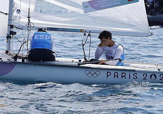 La excesiva ambición de Xammar y Brugman les deja sin medalla en el 470 mixto