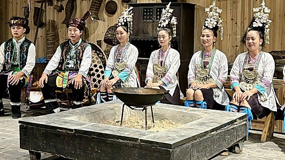 Nos hacen fotos a la salida del teatro: ¿somos famosos en China?