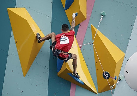 Ginés tropieza con los bloques