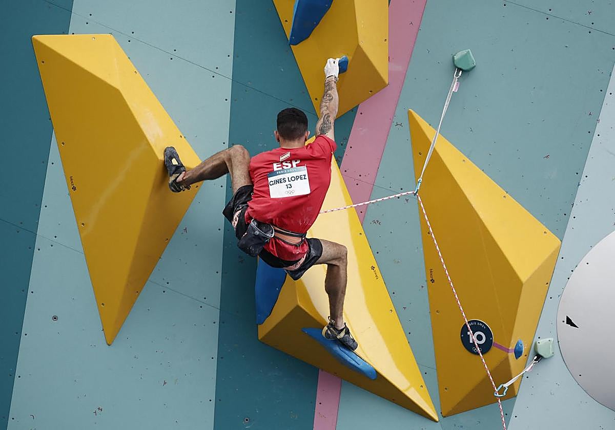 Ginés tropieza con los bloques