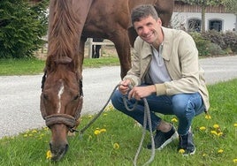 Thomas Müller, junto a Checker ganador de la medalla de oro