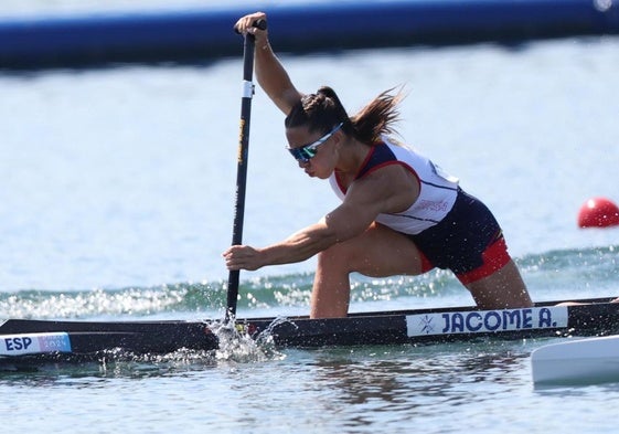 Antía Jácome, en la final de los 200 metros en París