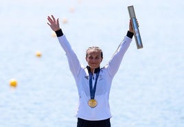 Lisa Carrington, en el podio con la medalla de oro