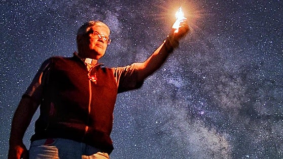 «Me reservo para ir de capellán a la primera base lunar»