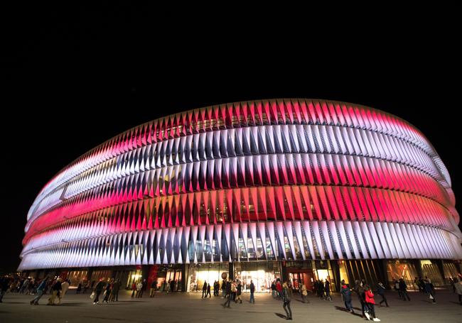 San Mamés iluminado de noche