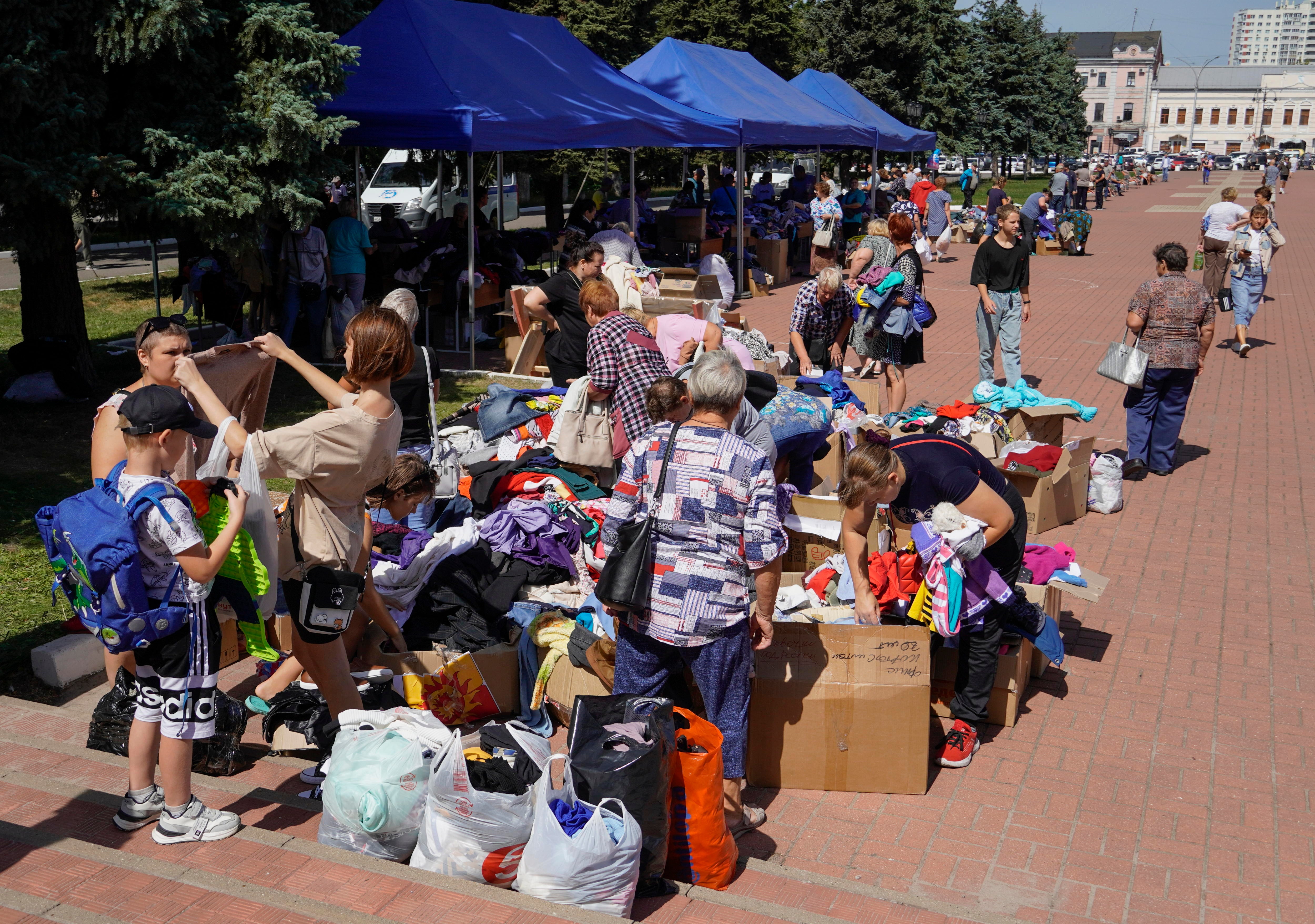 Ciudadanos de la región rusa de Kursk, evacuados por el avance de las tropas ucranianas.