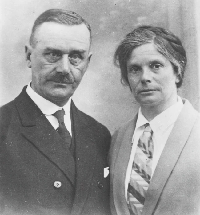 Thomas Mann con su esposa Katia.