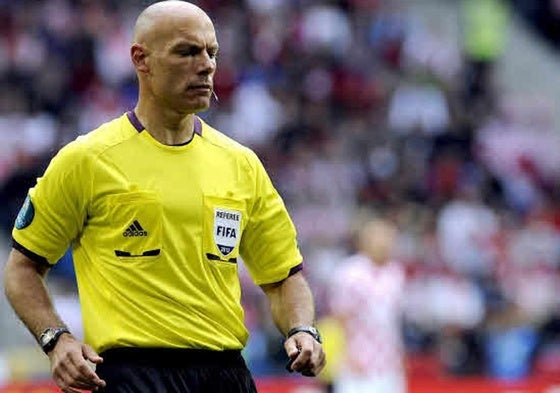 Howard Webb, jefe de los árbitros en Inglaterra, en la Eurocopa 2012