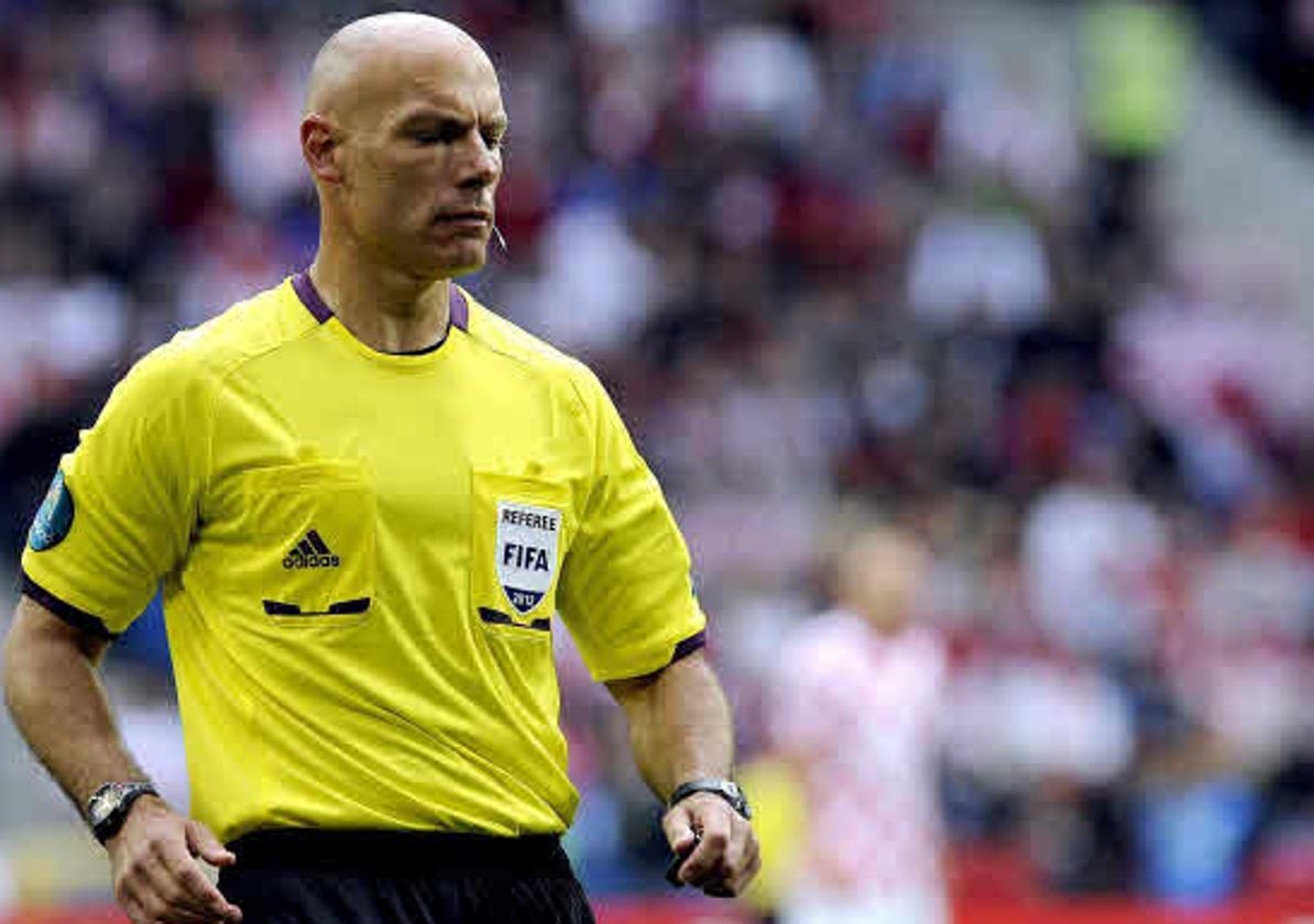 Howard Webb, jefe de los árbitros en Inglaterra, en la Eurocopa 2012