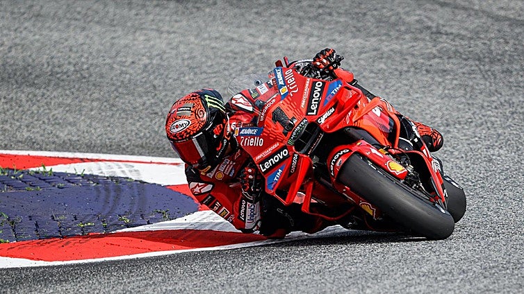 Bagnaia empieza de récord y Márquez está en la pelea