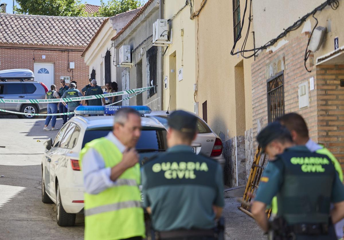 Agentes de la Guardia Civil, en el lugar del suceso.