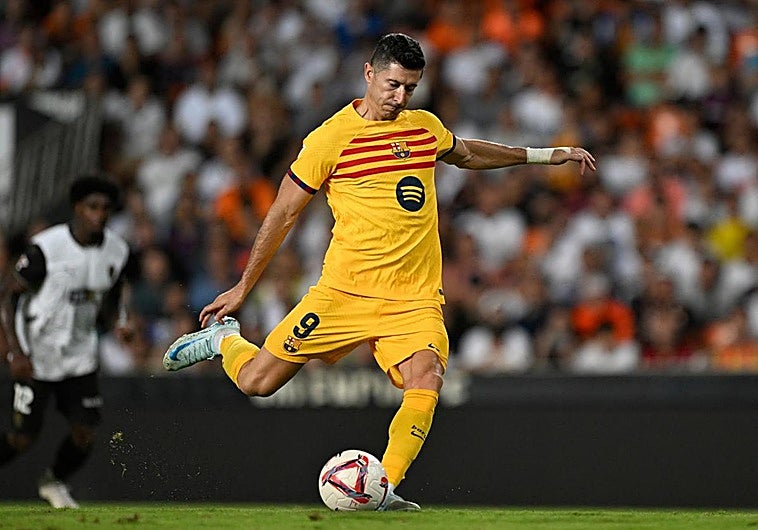 El doblete de Lewandowski que le dio la victoria al Barça contra el Valencia