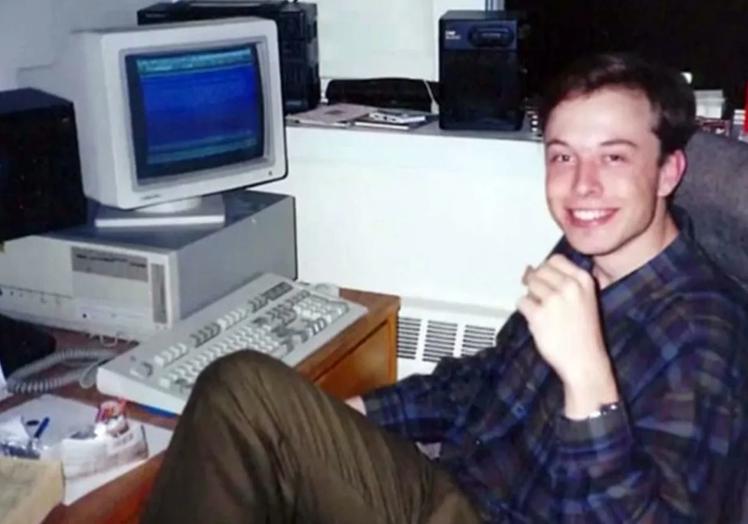 Musk se introdujo en la informática como escapatoria y con 12 años creó su primer videojuego.