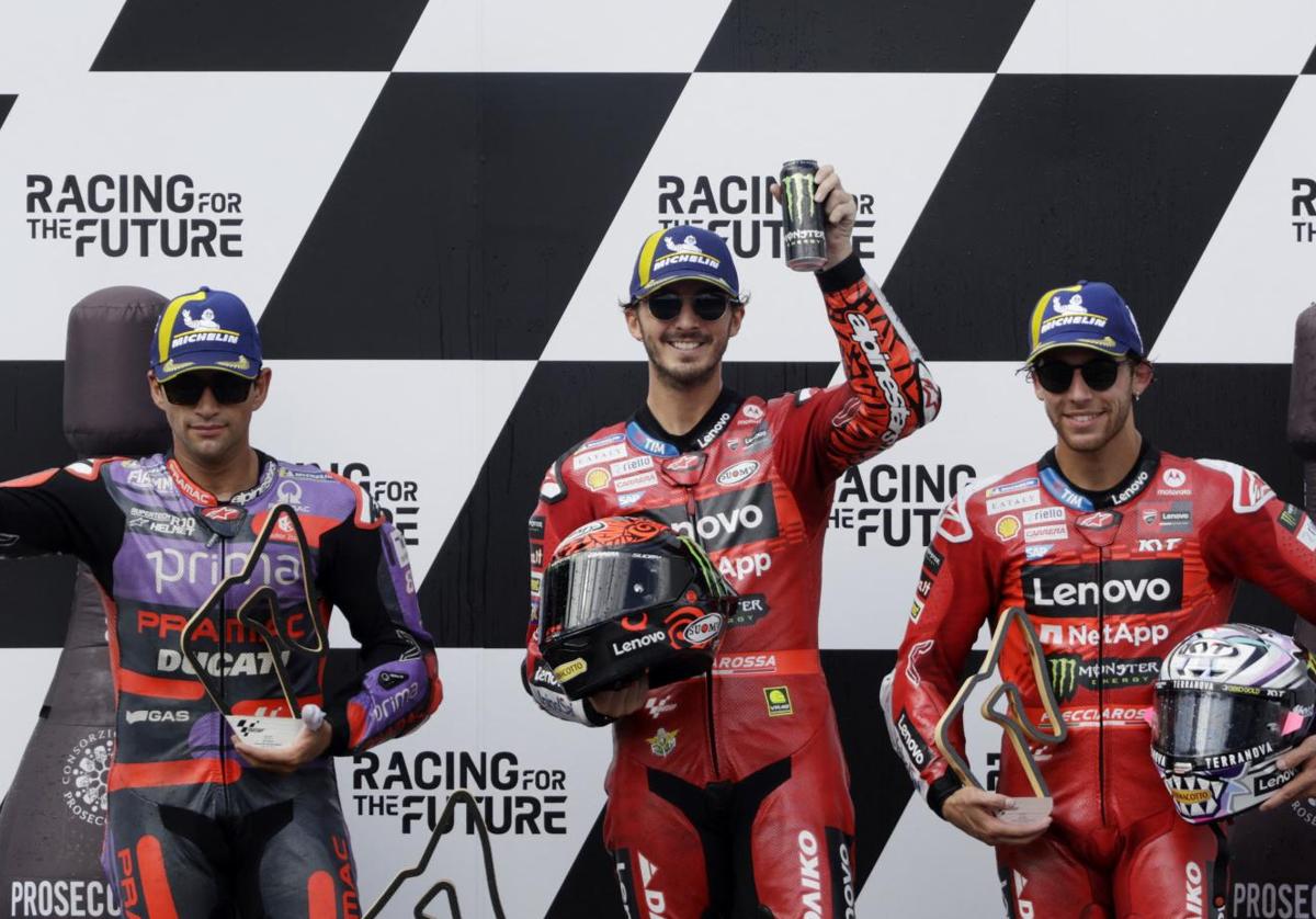 El podio del GP de Austria, con Francesco Bagnaia en primer lugar, Jorge Martín en segundo y Enea Bastianini en tercer