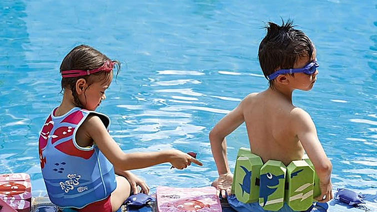 Date un chapuzón con tus peques con toda la seguridad que necesitan con estos, discos, manguitos y chalecos de natación