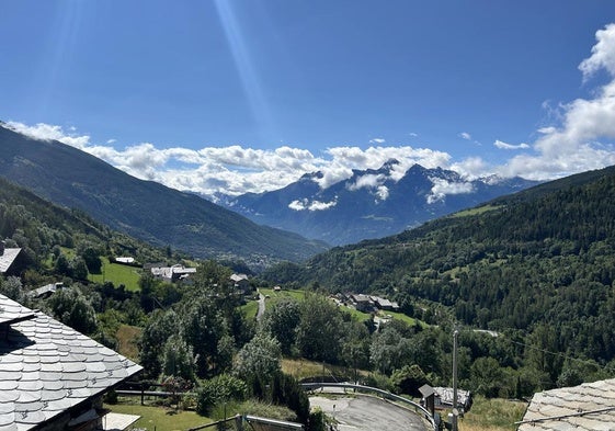 Descenso de los Alpes, con el Mont Blanc al fondo