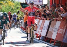 Van Aert se lleva el sprint de Castelo Branco