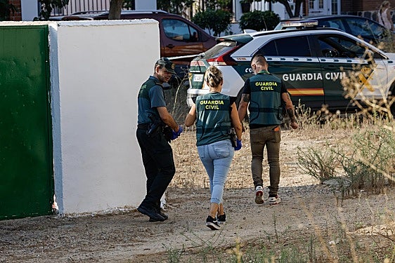La Guardia Civil encuentra un cuchillo con «restos de sangre» cerca de la casa del detenido en Mocejón