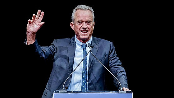 Robert F. Kennedy suspende su campaña y suma sus fuerzas a Trump