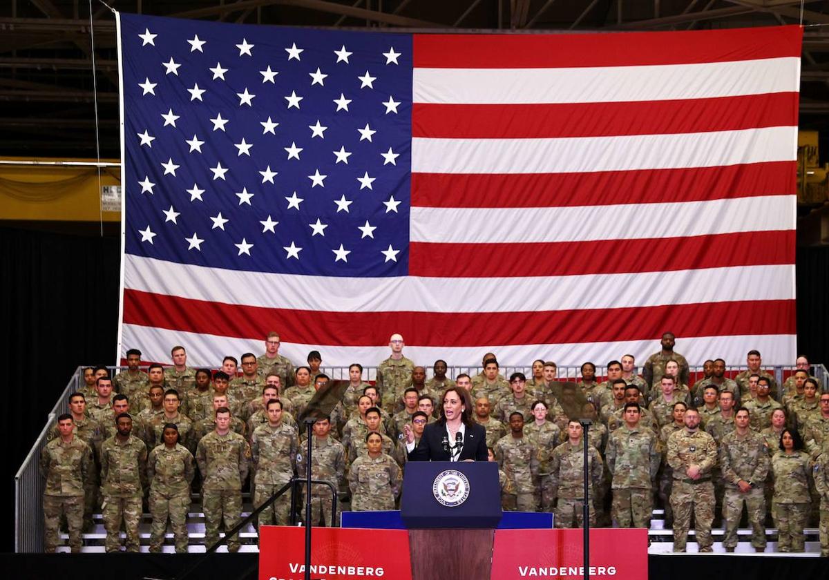 Kamala Harris durante una base militar en California en 2022.