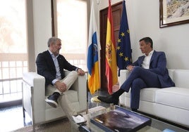 Fernando Clavijo y Pedro Sánchez, durante su reunión.