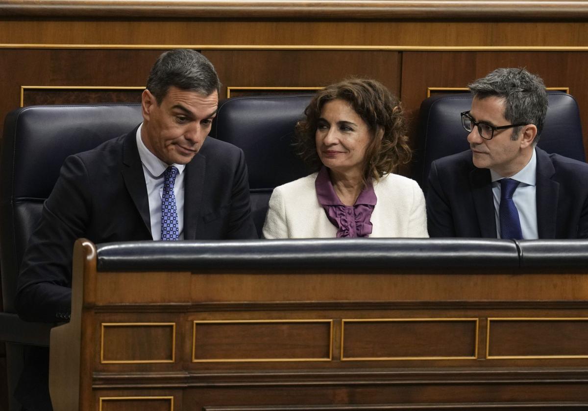 Pedro Sánchez, María Jesús Montero y Félix Bolaños, en el Congreso.