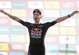 Primoz Roglic, en el podio de la octava etapa de La Vuelta a España.