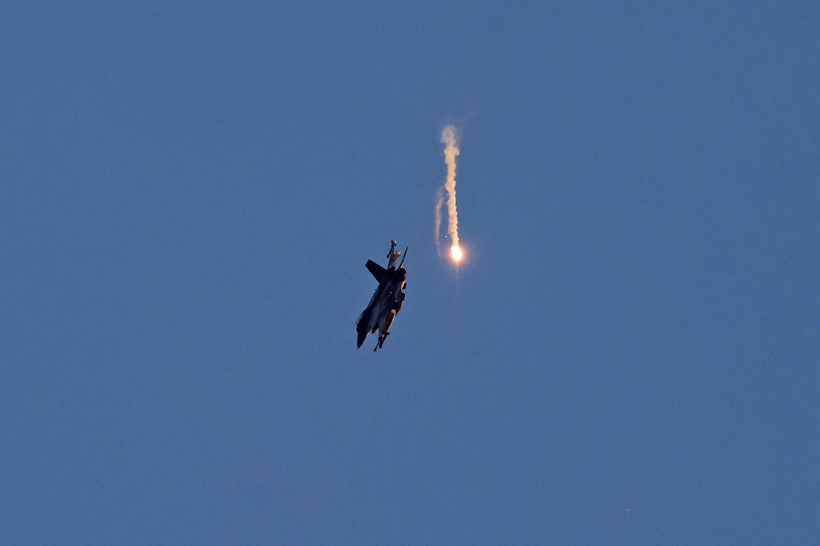 Un avión israelí neutraliza un dron de Hezbolá sobre la frontera con Líbano.