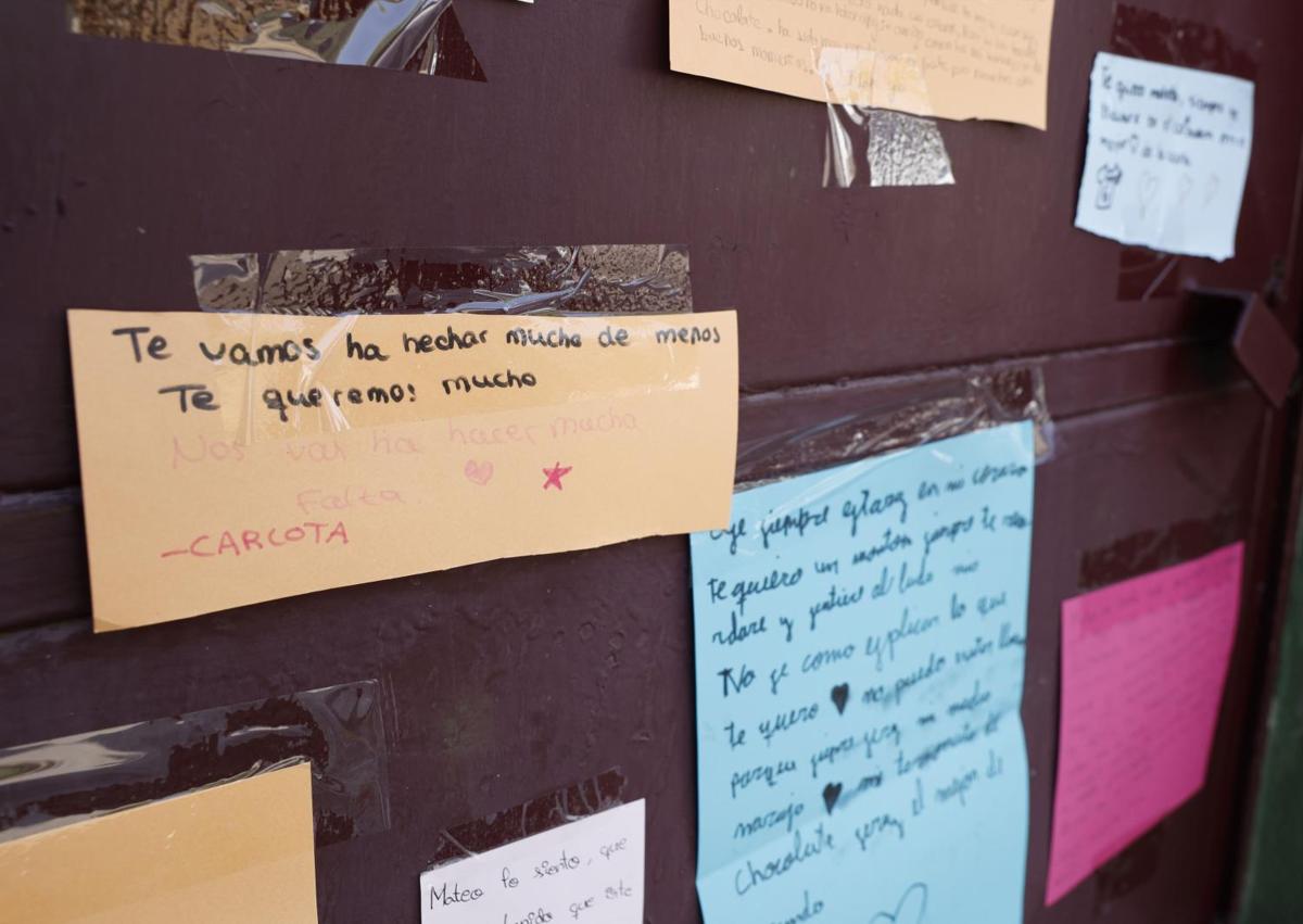 Imagen secundaria 1 - Altar en memoria del pequeño asesinado en Mocejón (Toledo).