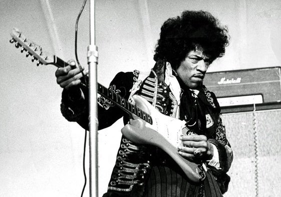 Jimi Hendrix durante una actuación en Estocolmo en 1978