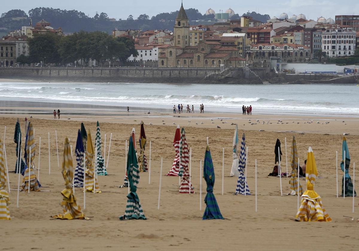 La playa de San Lorenzo de Gijón, el pasado sábado.