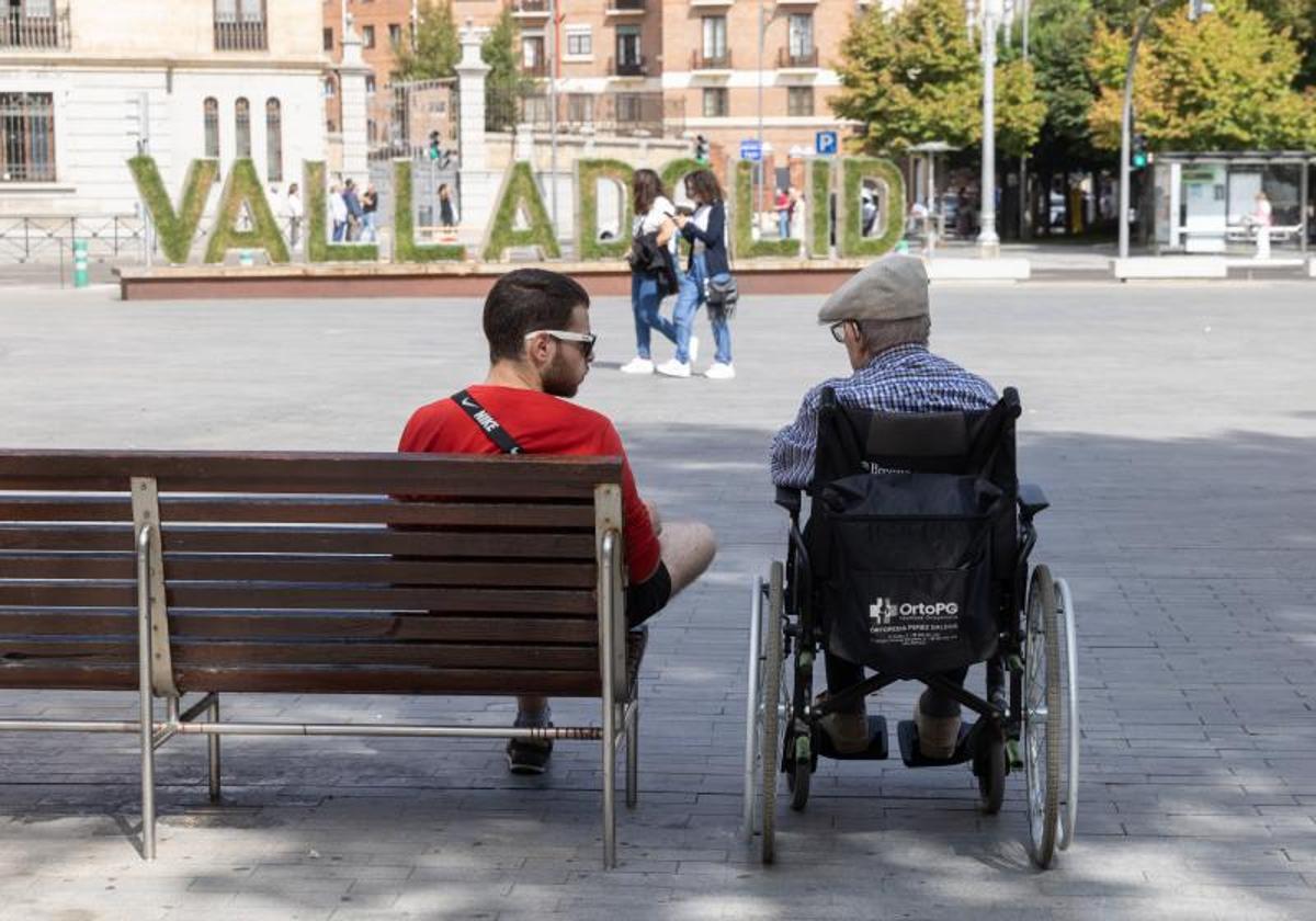 Un joven y un anciano en Valladolid