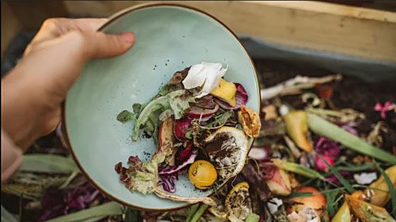 El desperdicio alimentario sube en un 30% durante los meses de verano