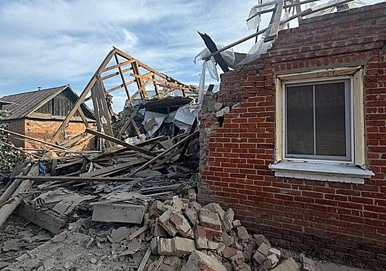 Varios edificios residenciales han sido alcanzados por el bombardeo en la ciudad de Shebekino, en la región de Bélgorod.