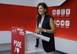 La portavoz del PSOE, Esther Peña, en la rueda de prensa tras la reunión de la Comisión Ejecutiva Federal de PSOE