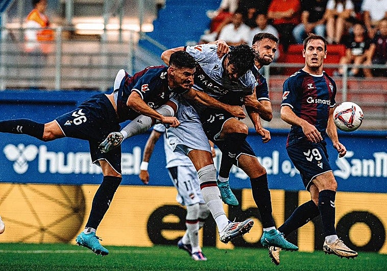 El Eibar rescata en el descuento un punto ante el Levante