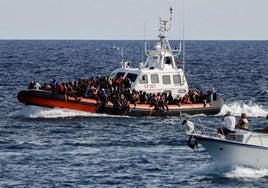 Imagen de archivo del rescate de un barco con migrantes en la isla italiana de Lampedusa.