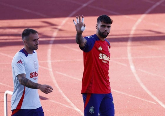 David Raya, antes del entrenamiento de la selección española.