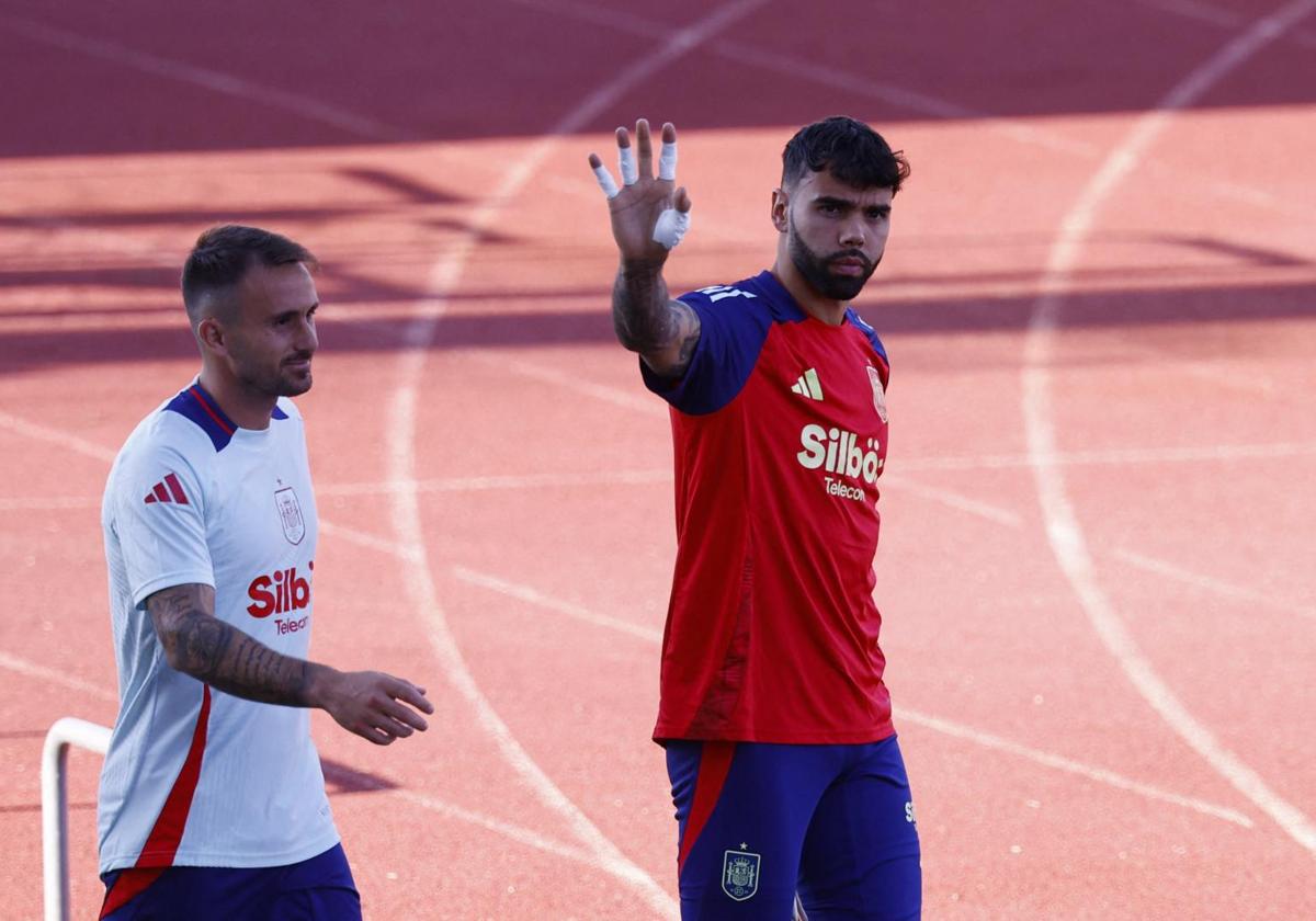 David Raya, antes del entrenamiento de la selección española.