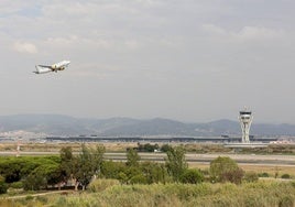 Vista panorámica de las pistas y las terminales del Aeropuerto del Prat en Barcelona.