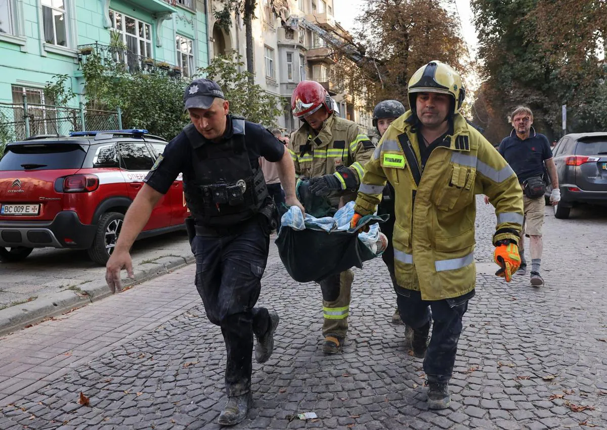 Secondary image 1 - Three dead and thirty wounded in a Russian airstrike in Lviv, on the border with Poland