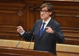 El president de la Generalitat, Salvador Illa, durante el primer pleno desde que fuera elegido presidente de la Generalitat, en el Parlament.