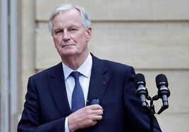 Michel Barnier durante la ceremonia de traspaso de poder, este jueves en Matignon.