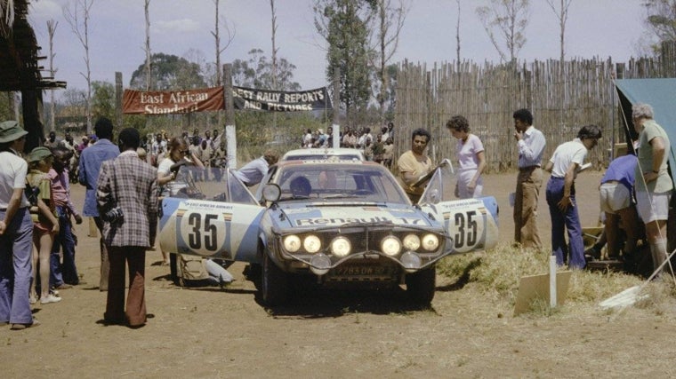 El R17 de Jean-François Piot y Jeanen De Alexandris, en el Safari Rallye de 1976