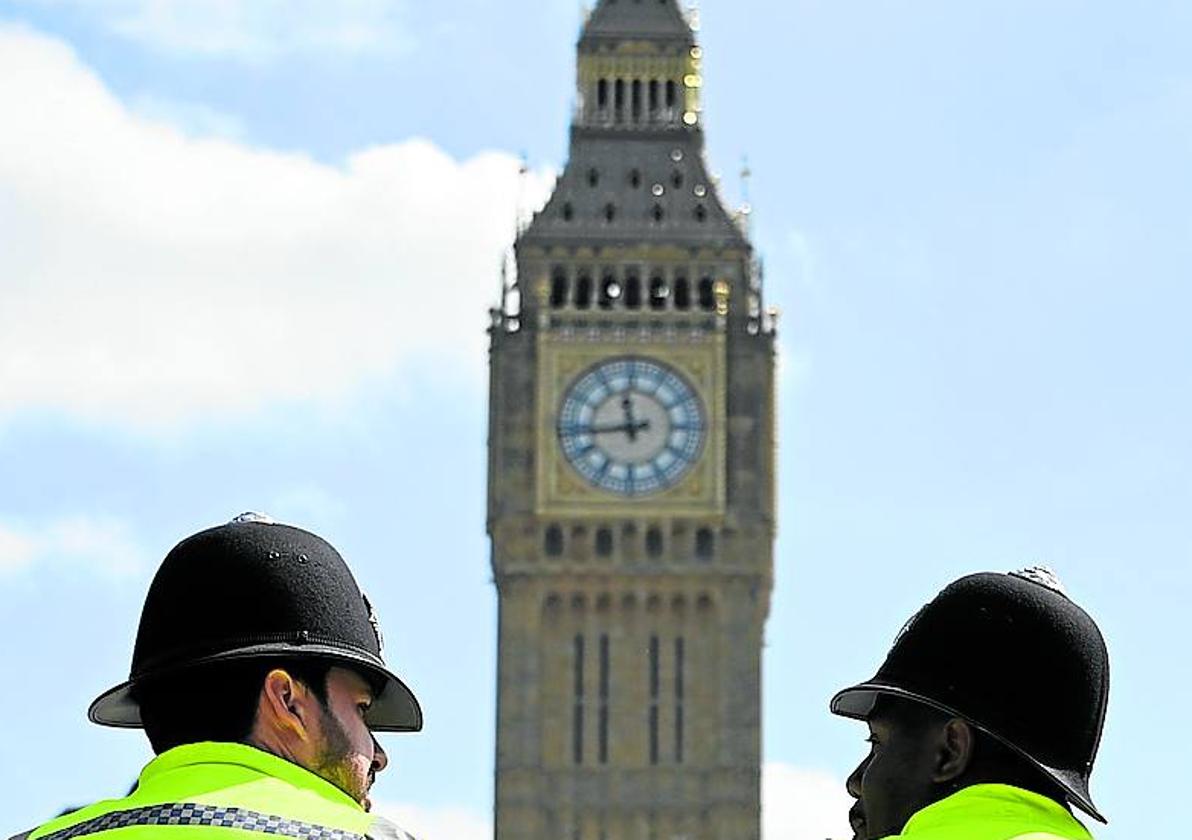 El actual Gobierno británico quiere más policías en las calles.