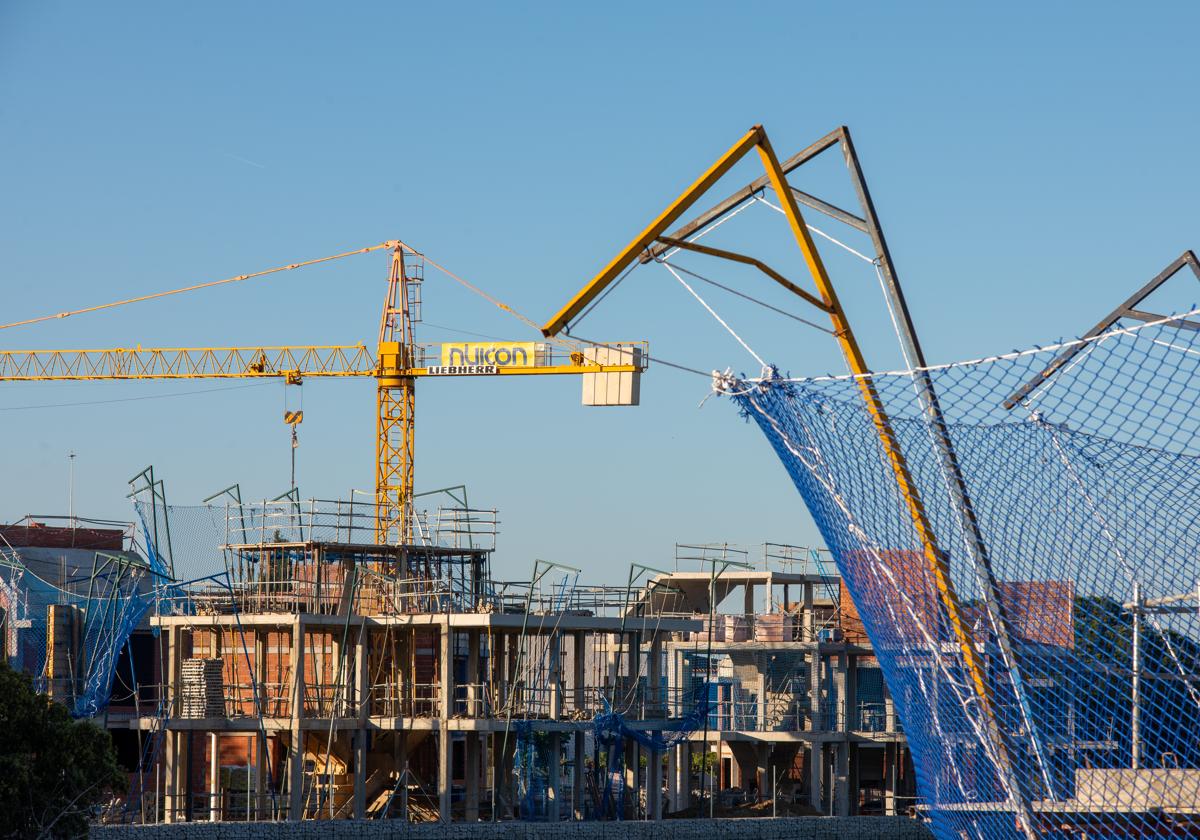 Un bloque de viviendas en construcción.