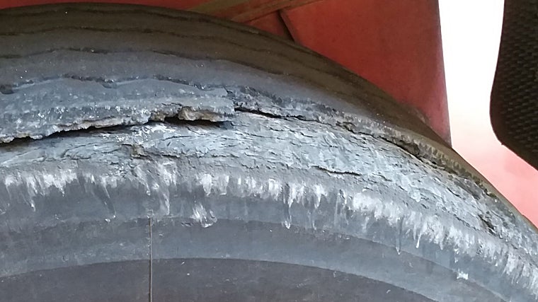 Defectos encontrados en uno de los neumáticos